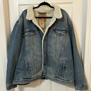 NWT Men’s Levi Strauss Denim jacket with Sherpa lining